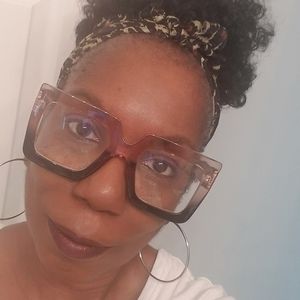 Fashionable Elegant Frames and Eyewear